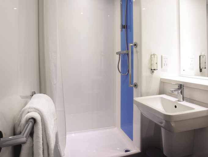 Bathroom 4, Travelodge Paignton Seafront, Torbay