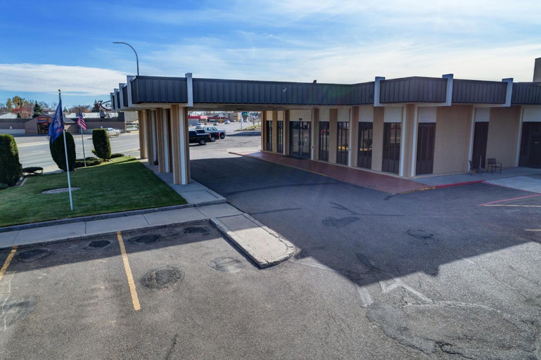 Exterior & Views 2, El Rancho Hotel, Williams
