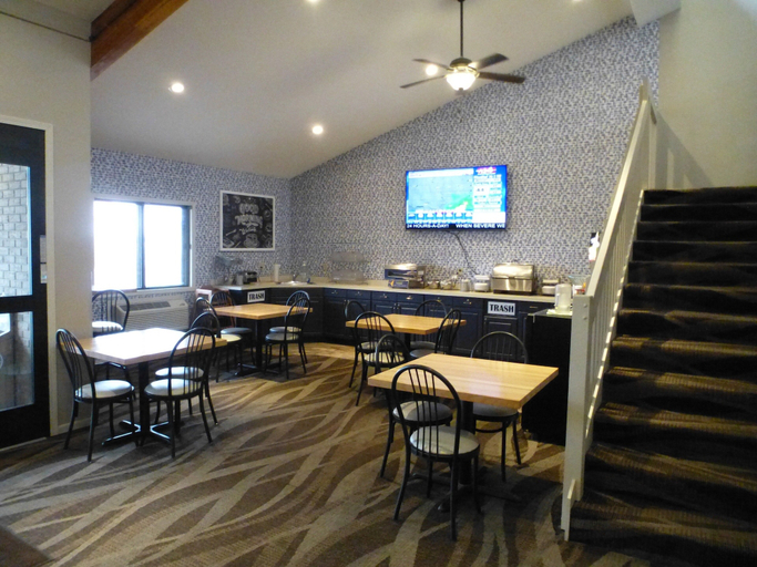 Food & Drinks 5, AmericInn by Wyndham Mitchell, Davison