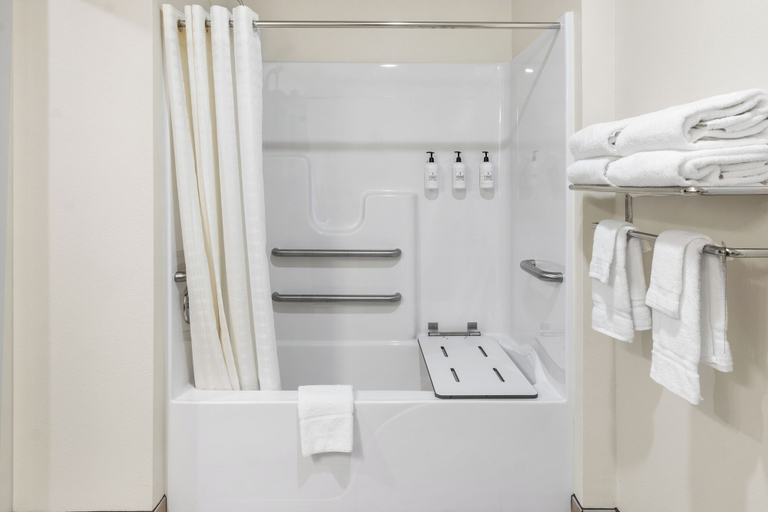 Bathroom 4, Cobblestone Hotel & Suites - Denmark/Green Bay, Brown