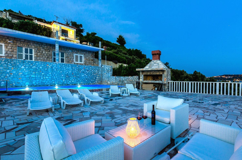 Exterior & Views, Sun & Sea Apartments, Pojezerje
