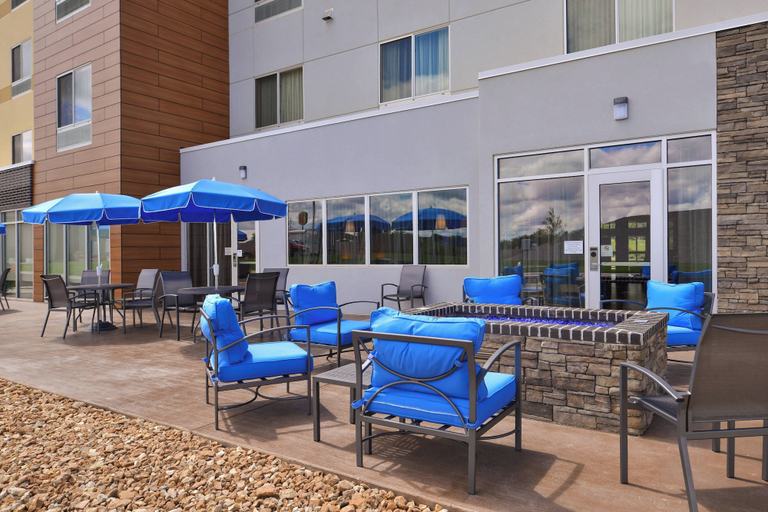 Exterior & Views 2, Fairfield Inn & Suites by Marriott Warrensburg, Johnson