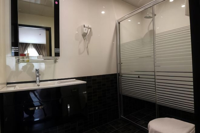 Bathroom 13