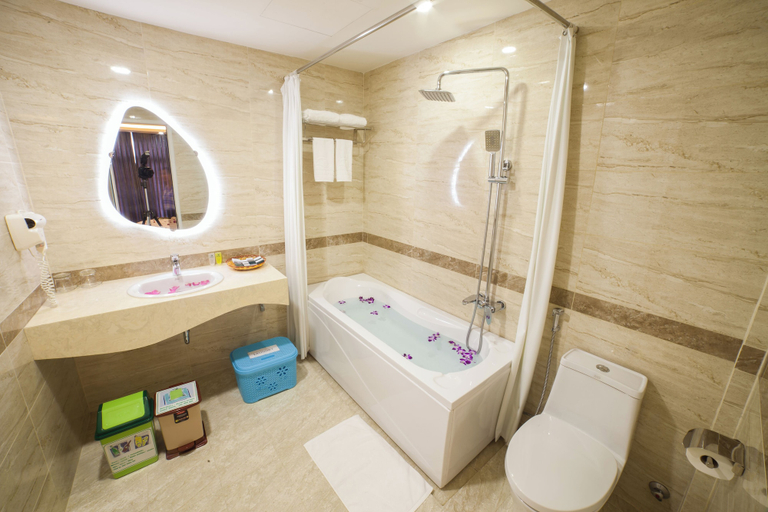 Bathroom 4, Hotel La Perle Hue, Huế
