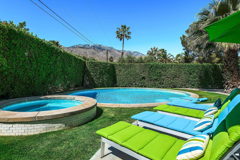 Room 2, The Colony Hideaway - Pool Wifi Spa Private, Riverside