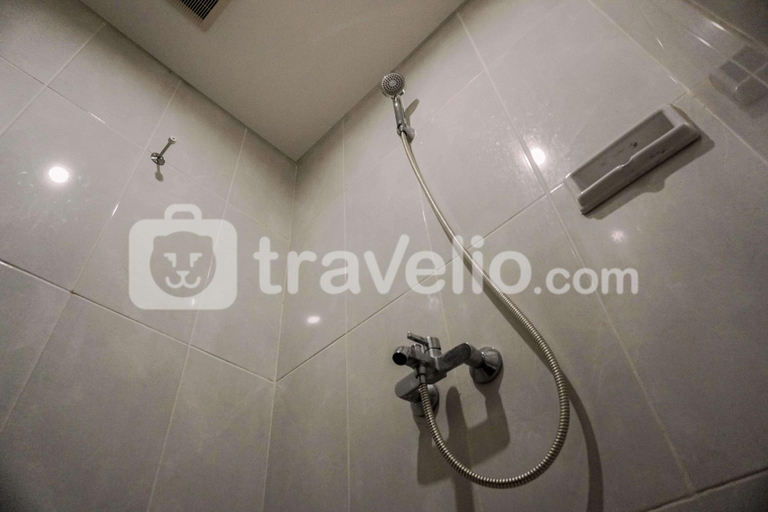 Bathroom 3, Great Deal Studio Serpong Garden By Travelio, Tangerang