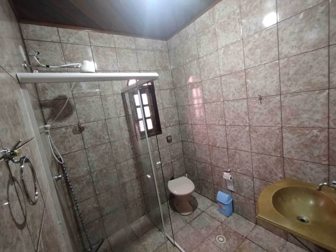 Bathroom 3, Haja Luz Pousada em Itaquaquecetuba, Itaquaquecetuba