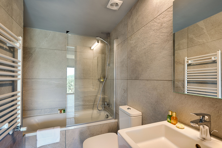 Bathroom 3, Petit Palais Platres Boutique Hotel