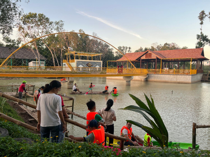 Others 5, The Grand Viet Kieu, Xuyên Mộc