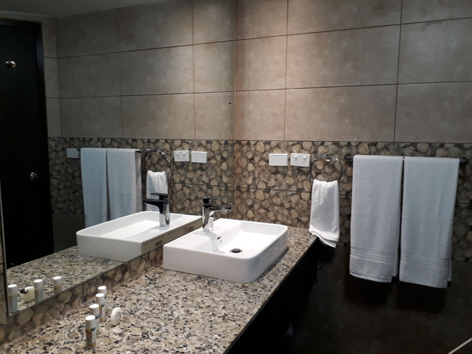 Bathroom 4, Yadua Bay Resort, Nadroga/Navosa