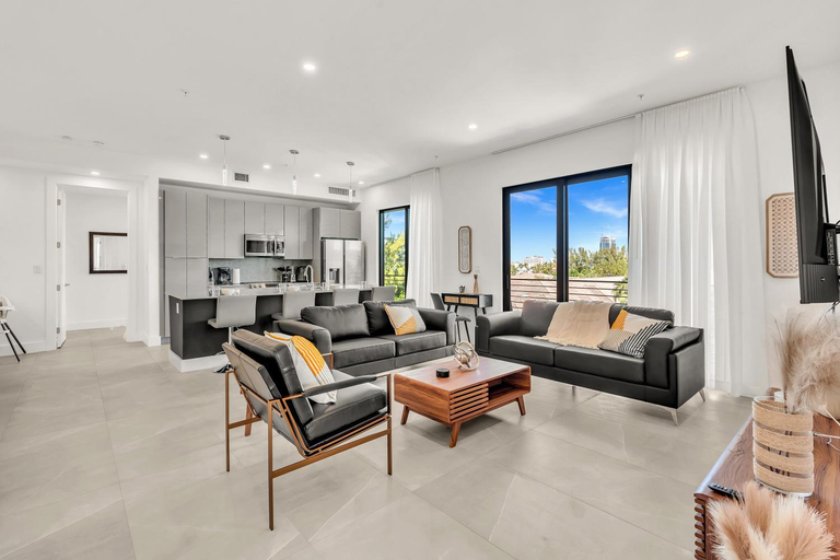 1, Ocean Wave Deluxe Brand New Apartments, Broward