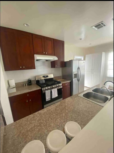Kitchen, F o r g e t T h e H o t e l, Los Angeles