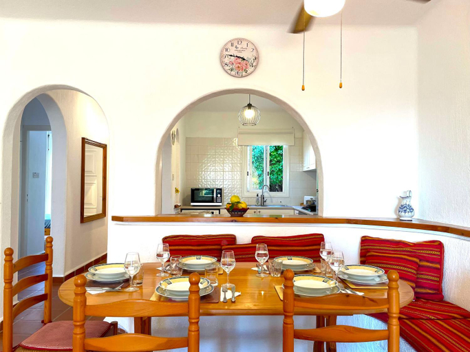 Food & Drinks 4, Mediterranean Cottage, Sea View, Great Location