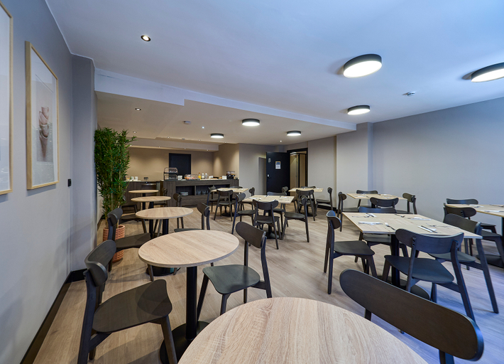 Food & Drinks 5, B48 Oviedo Opera, Asturias