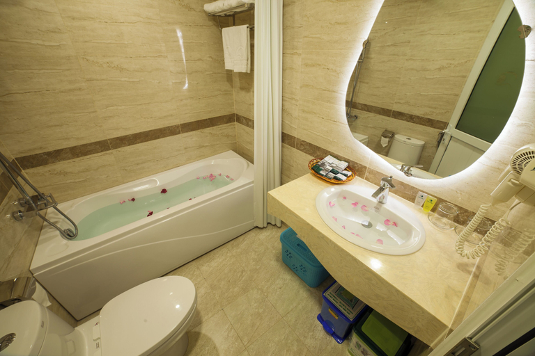 Bathroom 4, Hotel La Perle Hue, Huế