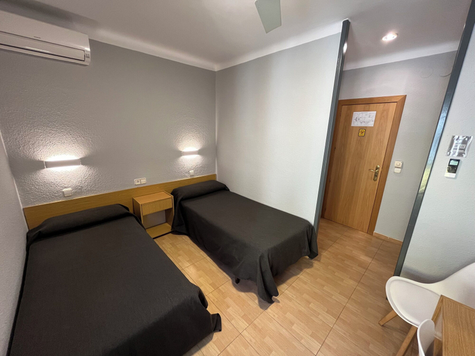 Bedroom 4, Hostal Tarrés, Girona