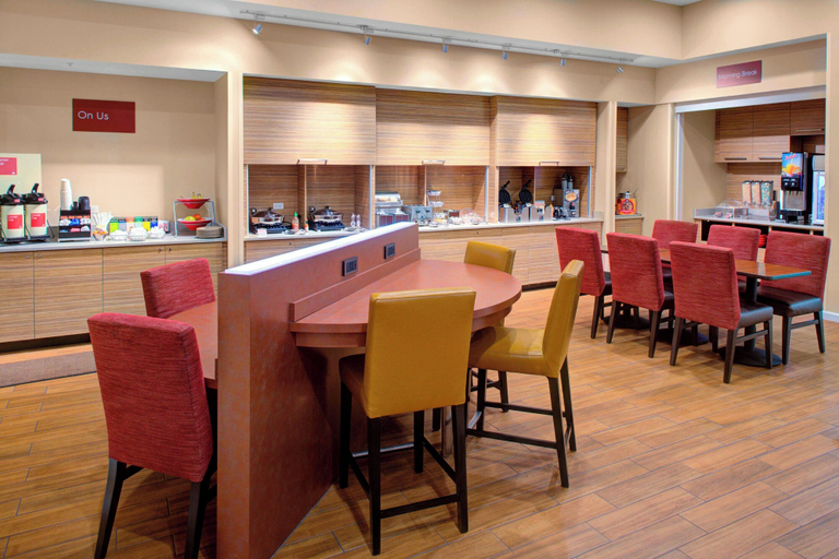 Food & Drinks 5, TownePlace Suites by Marriott Parkersburg, Wood