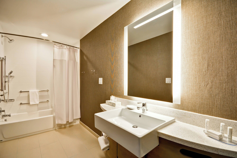 Bathroom 3, SpringHill Suites by Marriott Cincinnati Blue Ash, Hamilton
