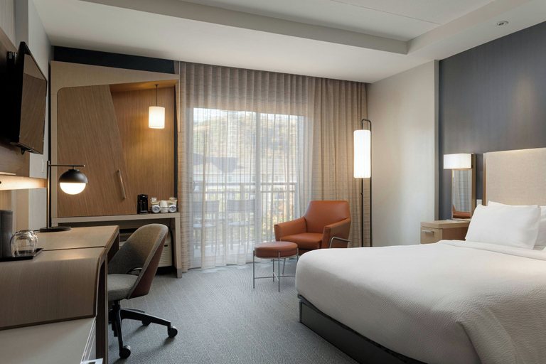 Bedroom 2, Courtyard by Marriott Gatlinburg Downtown, Sevier