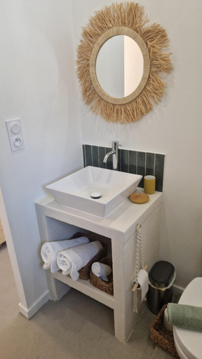 Bathroom 2, Chambre independante avec sdb, cuisine et terrasse, Gard