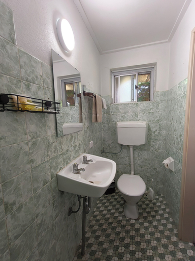 Bathroom 4, Red Chief Motel, Gunnedah