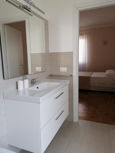 Others 4, DIMORA BIANCA ROOMS, Brindisi