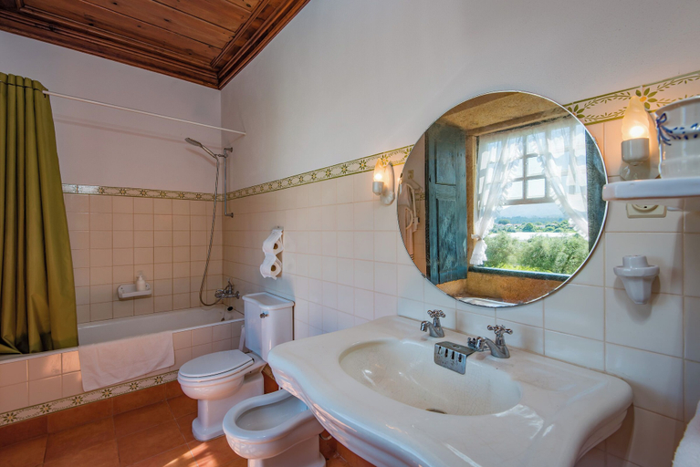 Bathroom, Paço de Lanheses, Viana do Castelo