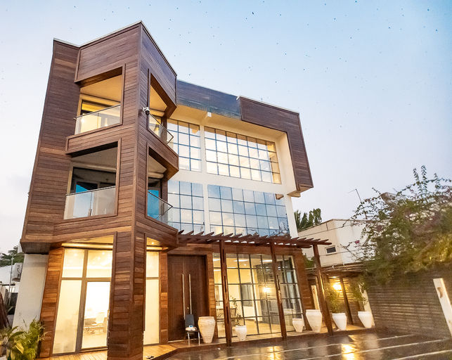 Exterior & Views