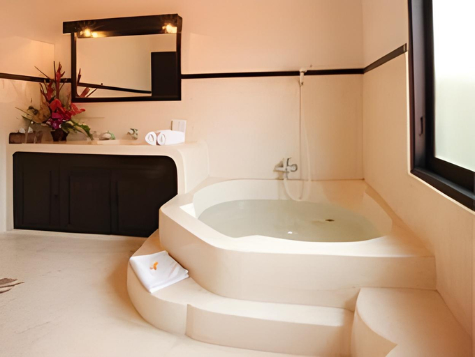 Bathroom 10