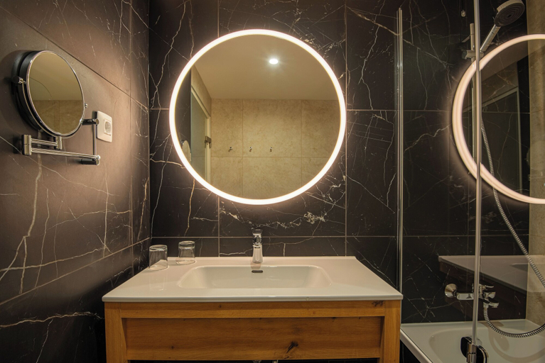 Bathroom 5, Castrum Hotel Székesfehérvár, Székesfehérvár