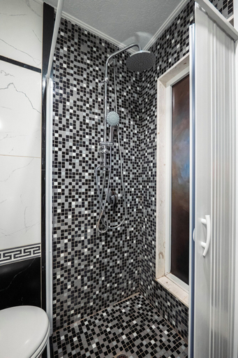 Bathroom 4, Hotel Aria, Tiranës