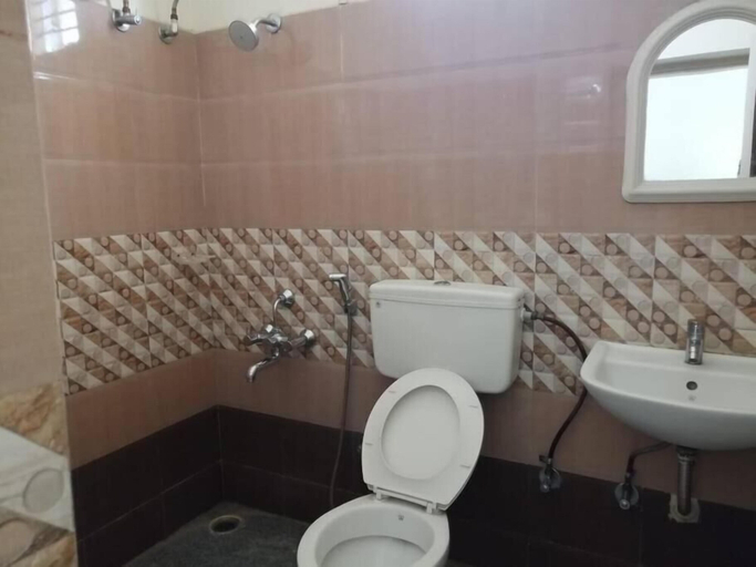 Bathroom 4, Saashivnest Homestay, Bangalore