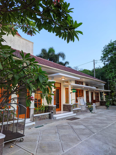 Exterior & Views 15