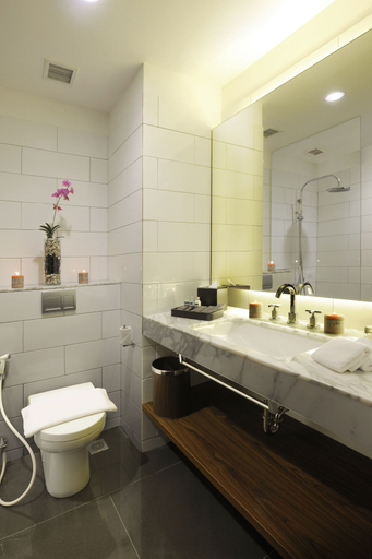 Bathroom 12
