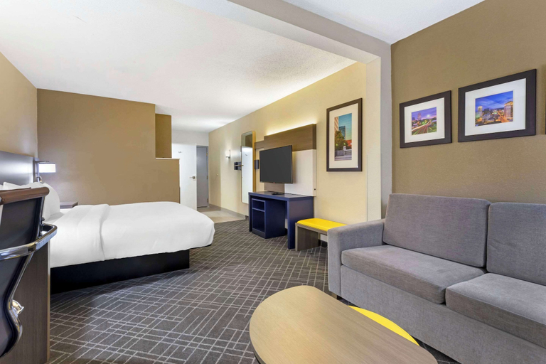 Bedroom 3, Comfort Suites Downtown Winston Salem , Forsyth