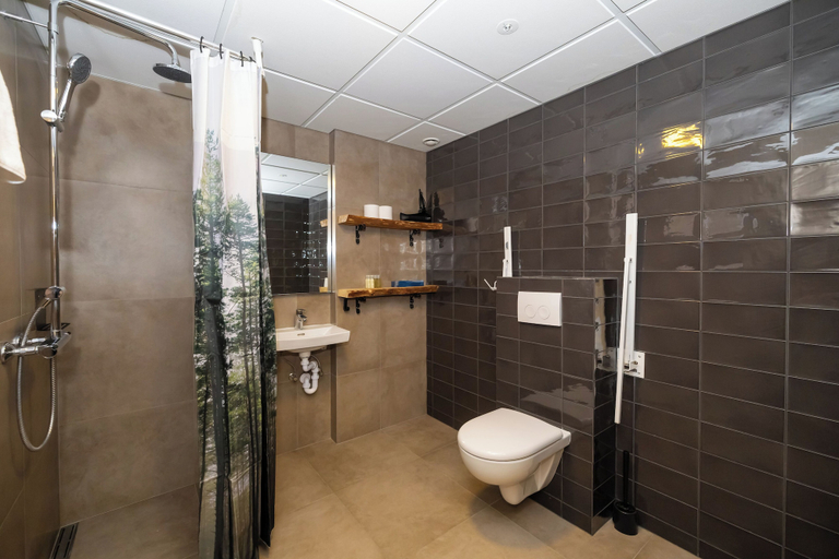 Bathroom 4, Hotel Kjarnalundur, Eyjafjarðarsveit