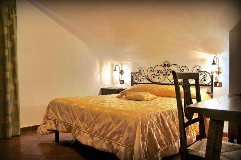 Bedroom 3, Hotel Bucaneve, L'Aquila