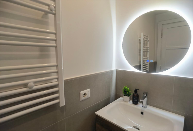 Bathroom 3, Metro Lodi Apartment • Family Suite • Free Parking, Rome