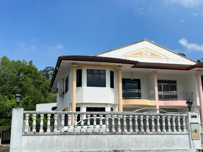 Dino House, Manjung