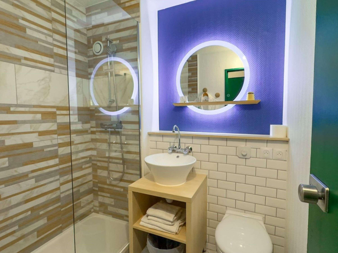Bathroom 3, Ibis Styles Paris Hippodrome De Vincennes, Val-de-Marne