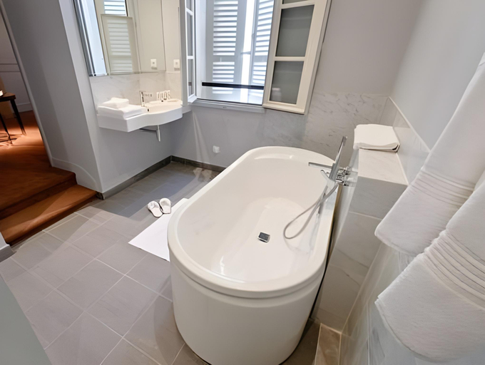 Bathroom 16