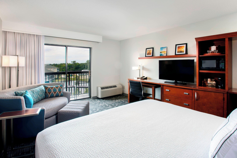Bedroom 4, Courtyard By Marriott Myrtle Beach Barefoot Landin, Horry