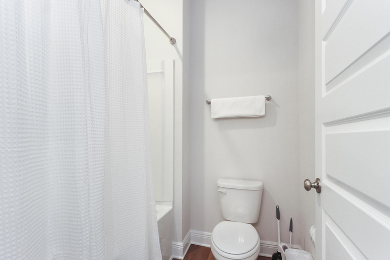 Bathroom 3, Rest Ashored, Gulf