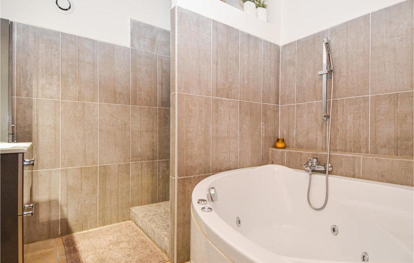 Others 5, Amazing Home In Violes, Vaucluse