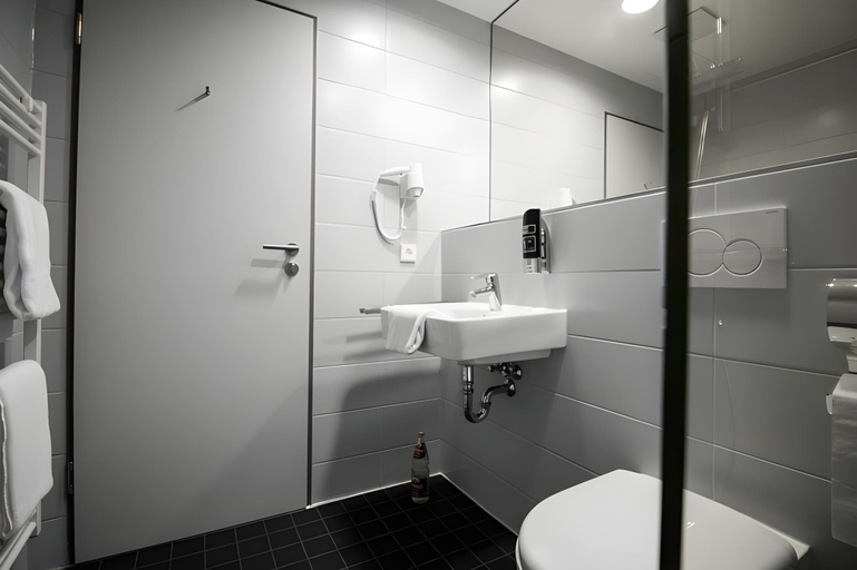 Bathroom 4