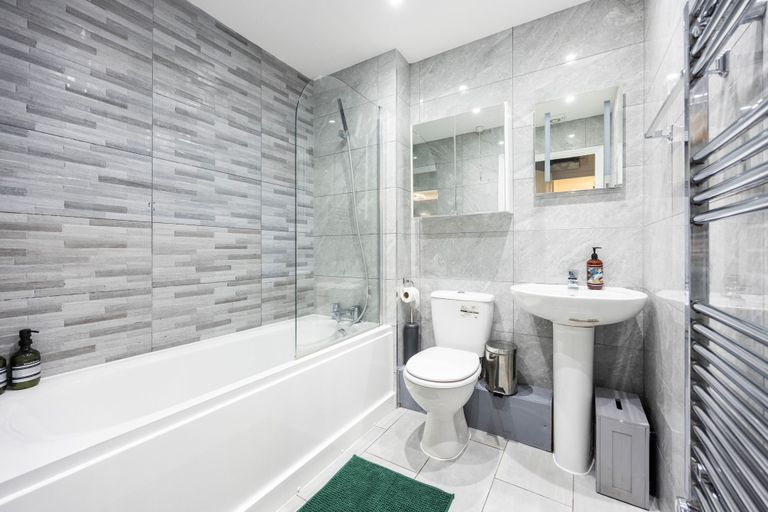 Bathroom, London Oasis Apartment Escape, London