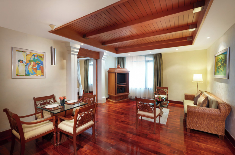 Dining Room 24