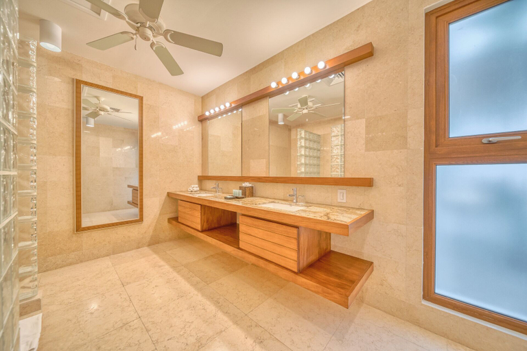 Bathroom 5, Las Verandas Hotel & Villas, Roatán