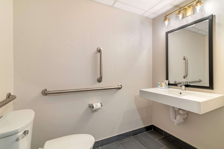Bathroom 4, The Clocktower Hotel Latham - North Albany, an Ascend Collection Hotel, Albany