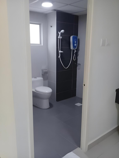 Bathroom 10